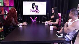 A Experi�ncia Dela Em Um M�nage Com Transsexual Foi Tenso E O Motivo De Sair Da Cidade Foi - Emy Tatuada