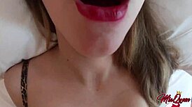 Wow, il a JOUIT DANS MA CHATTE SERRÉE ! L'action amateur latina de Mia Queen est incroyable !