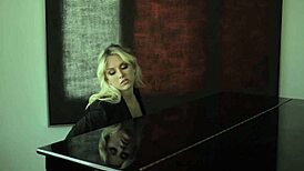 I feel so aroused watching sexy livedimes model jeanie marie strip naked and masturbate passionately