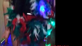 クリスマス所有プレイで人間クリスマスツリーとして捕まった、オープス！