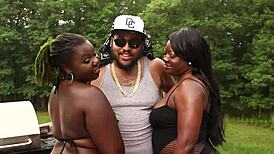 Lisa Rivera And Poizon Ivy Share A Suggestive Moment With Cali Kastro