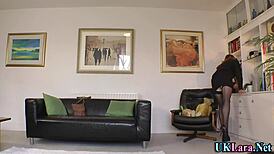 I love fingering that mature milf in stockings