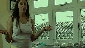 I love fingering that mature milf in stockings