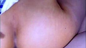 la madrastra estaba tan caliente que no pudo resistirse cuando su hijastrastro la sedujo y juntos experimentaron una pasión prohibida y deliciosa 😏