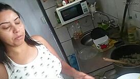 Sarah rosa cooks sexy farofa while showing big tits