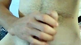 batendo uma punheta em casa de boa