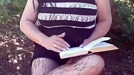 Градинско забавление с лижене на задник и още навън