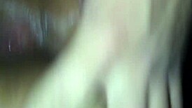 Chicano opastaa aasialaista tyyppiä kumartumaan ja ottamaan sen raakana