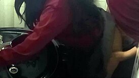 कैमरा कॉलेज बाथरूम में छात्रों को रिकॉर्ड करता है - छात्रा के साथ चोदाई!