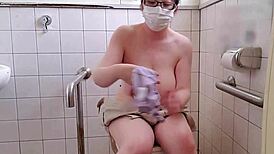 japanese milf masturbates in the toilet, so hot 😍