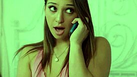 Dupla lésbica intensa tribando com dedadas e oral apaixonado