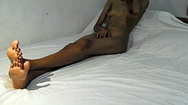 Har du sett en 18 år gammel indisk jente filme sin første sex med beste venninnen? Det er vilt!