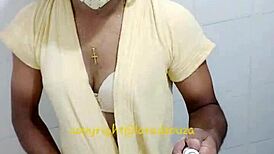 インドの女装子ララ・ドゥーサの蒸し暑いセクシー動画