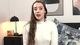 Yogalehrerin medea from leipzig reaches orgasm with giant dildo