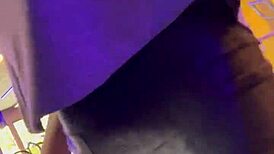 fiquei louco na gata malhando sem sutiam, lambendo sua buceta