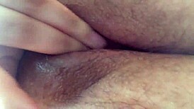 gadis muda nafsu 18+ regang pepek ketat