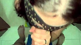 Dajem mokru pušačku i on svršava po mojim velikim sisama!