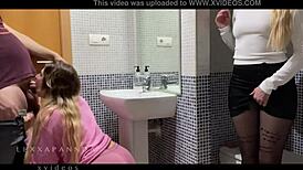 Jeg er så varm og knepper min vens kæreste, elsker når han kommer indeni mig