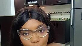 hermanastra me ense�a lo rico que es una paja rusa