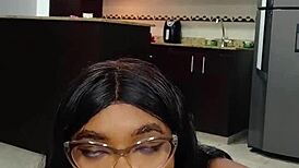 hermanastra me ense�a lo rico que es una paja rusa