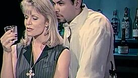 Porn yıldızı Olivia vahşi lezbiyen grupta Vince Vouyer'dan anal alıyor