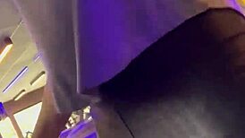 fiquei louco na gata malhando sem sutiam, lambendo sua buceta