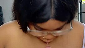 hermanastra me ense�a lo rico que es una paja rusa