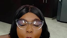 hermanastra me ense�a lo rico que es una paja rusa