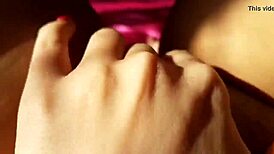 فتاة ساخنة تتحدى بمنحنيات مذهلة