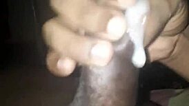 Se Masturba A Media Noche Casero