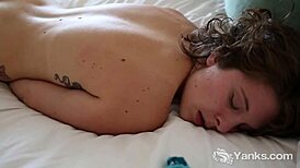 yanks beauty jada hits climax with pierced nipples in stunning detail