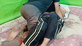 Hot dever seduces bhabhi for steamy homemade Indian sex