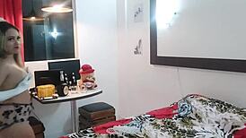 วิวี่ยอมให้โอเกอร์เย็ดรูตูดก่อนวันแต่งงาน แต่เขาทนแรงกดดันไม่ไหว