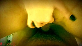 سريع في الحمام على الغسالة مع كس ضيق وقذف داخلي