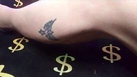 MILF BODYBUILDER GETS HER LEGS OILED UP