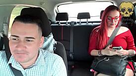 رحلة أوبر مفاجئة تتحول إلى جلسة نيك فموي خارجي للخليلة السابقة