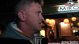 ドイツの金髪タトゥー筋肉ティーン18+をストリートで本気セックスに誘う