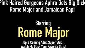 Pembe saçlı Aphro büyük sikleri Rome Major ve Jamaican Papi ile karşılıyor