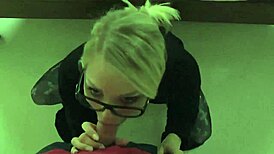 Hey, watch this German hooker sucking while on the phone!