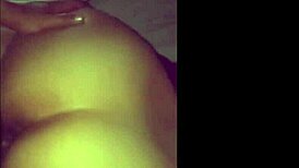 Busty čokoládka dostane prstenie a ošukanie do orgasmu!