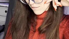 Carolina Iena Gets Wet Pussy Fingered