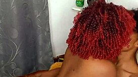 Sie bekommt zwei grosse schw�nze zu sp�ren - outdoor.