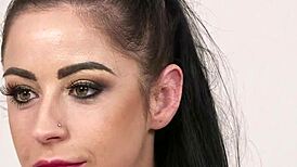 Cewek seksi kena cumshot wajah dan telan setiap tetes sperma