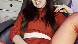 Carolina Iena Gets Wet Pussy Fingered