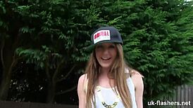 Gangsta Babe Fingering Herself on Streets, So Hot! 😍