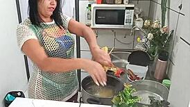Sarah Rosa Cozinha Sexy Macarr�o Sensual