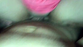 هي تحب تمص زبي من خلال كسها