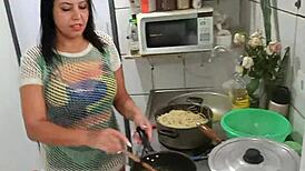 Sarah Rosa Cozinha Sexy Macarr�o Sensual