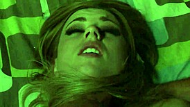 Eh, cek cewek Halloween telanjang seksi ini sekarang!