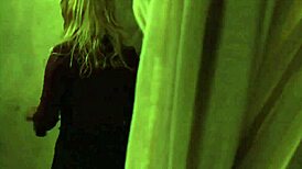 Lesbi nouă primește bici pe cur pentru antrenament 😈